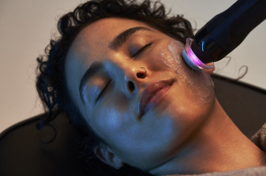 Mechelle Evans and Glo2Facial Partner to Deliver Red Carpet Facials at Pre Emmy Weeks Most Exclusive Gifting Suite